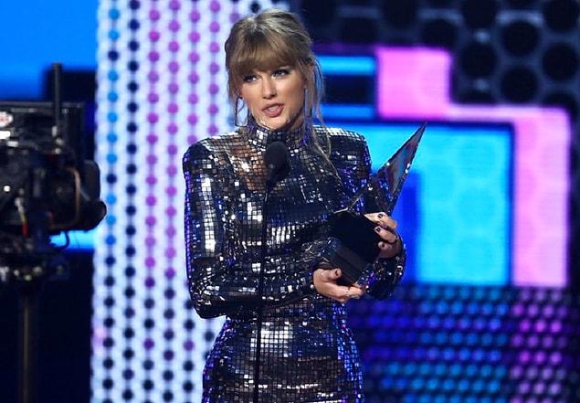 Artist of the Year : Taylor Swift