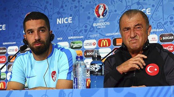 10. Euro 2016 sonrası Teknik Direktör Fatih Terim'le arasında maç primi tartışması yaşandı. Tartışmanın ardından kadro dışı kalsa da Lucescu'nun gelişiyle kadroya geri döndü.