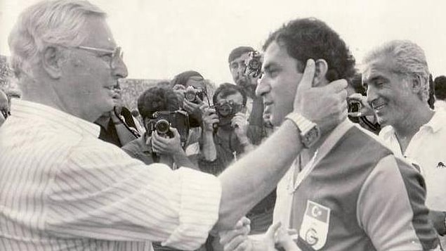 Fakat futbola olan hayranlığı kadar özel hayatında da hayran olduğu bir kişi vardı.