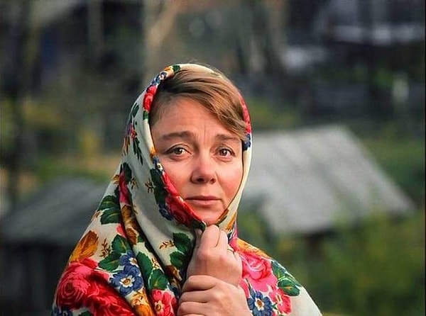 1. Итак, как звали эту героиню фильма "Любовь и голуби"?