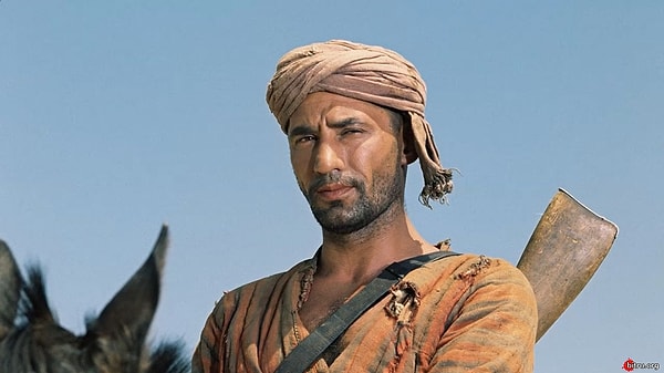 7. Перед вами герой фильма "Белое солнце пустыни" - ...