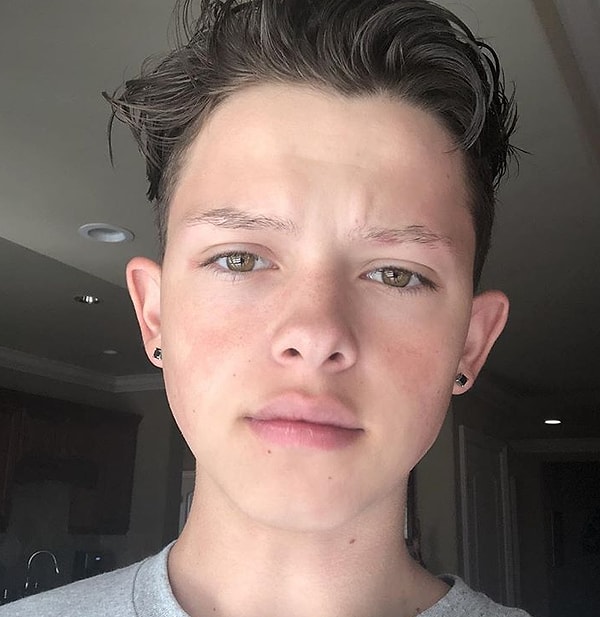 5. А что насчет этого парня? Ему есть 18?