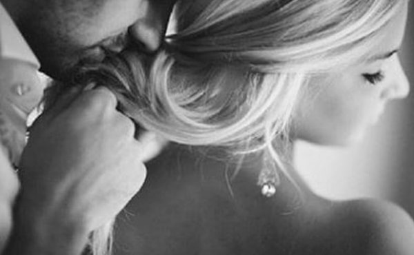 12. Cafune (бразильский португальский) — нежно проводить пальцами по волосам любимого человека