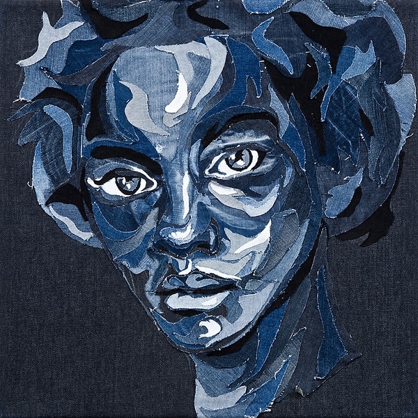 Поэтому все старые и ненужные джинсы Дениз использует для своих портретов.