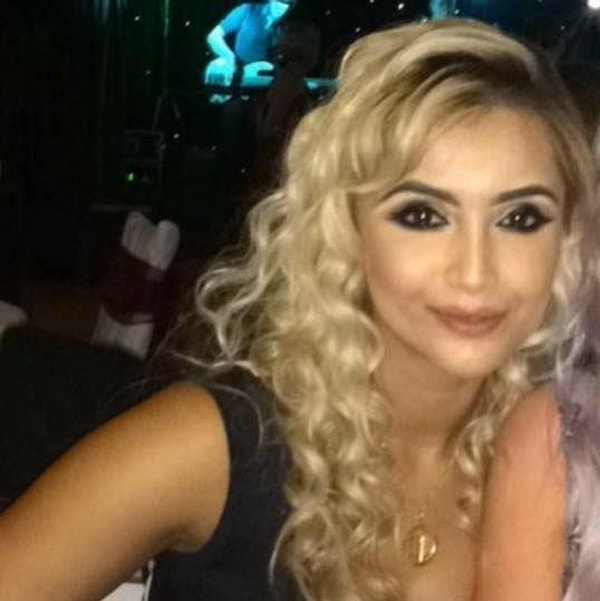 Diğer anneler zorla onun ''sırrını'' öğrenmeye çalışıyorlar.
