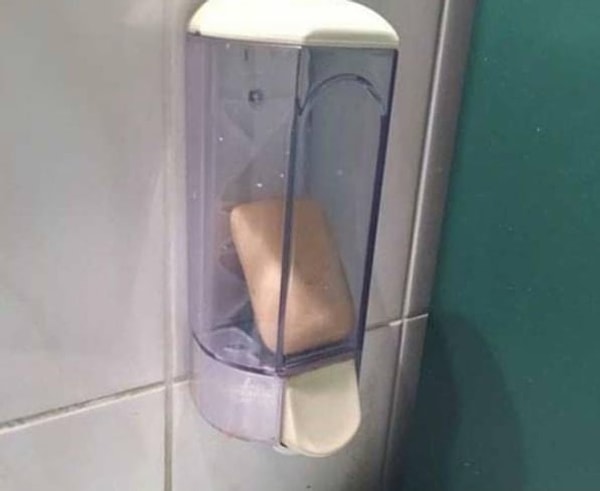 4. Этого уборщика точно стоит уволить...