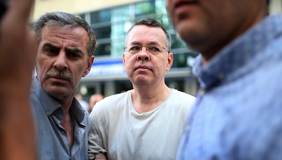 Ve Beklenen Karar Açıklandı: Ev Hapsi ve Yurt Dışına Çıkış Yasağı Kaldırılan Brunson Serbest