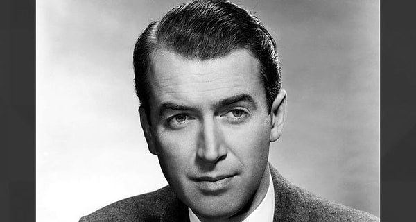 2. Как зовут этого актера?