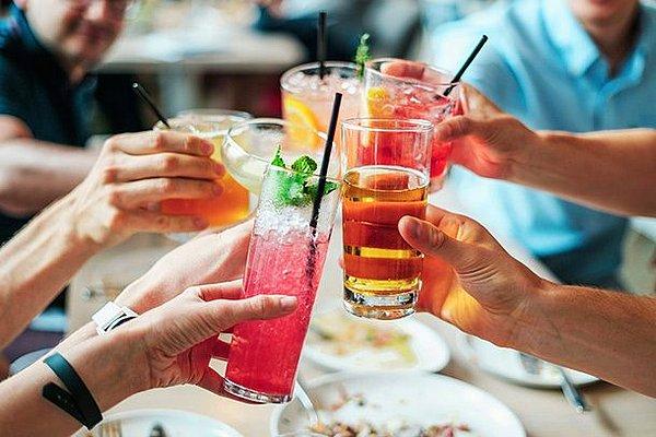 4. Las Vegas'ta erkeklerin 3'ten fazla kişiye içki ısmarlaması yasak.
