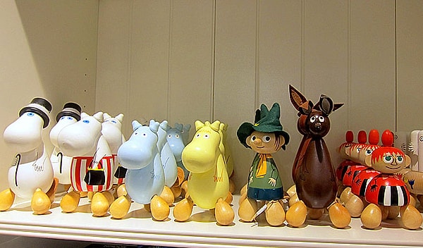 10. В какой стране подобные фигуры можно встретить практически в каждой сувенирной лавке?