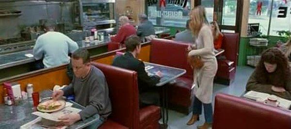 Eski Dostlar (Old School) filminde Nicole'ün, Mitch'i terk ettiği lokantadaydı.