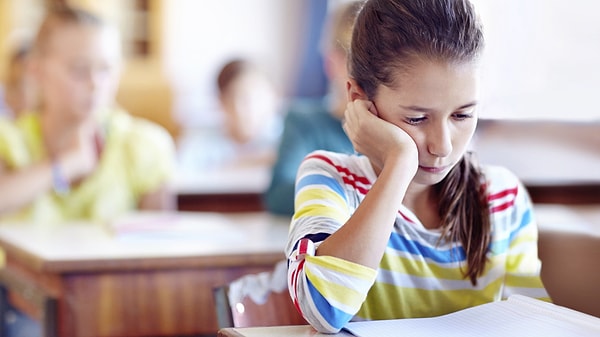 3. О чем думает эта девочка, как считаете?