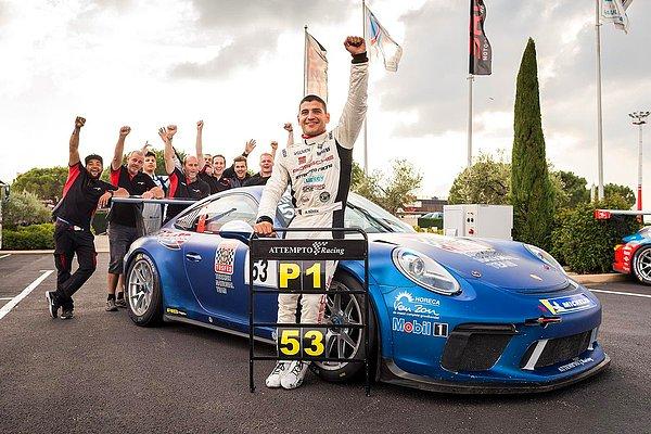 12. 20 yaşındaki Ayhancan Güven, sezonu hem Porsche GT3 Cup Benelux Şampiyonu hem de Carrera Cup Fransa Şampiyonu olarak tamamladı.