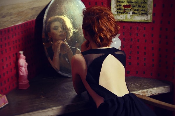 11. Каждое зеркало продается уже использованным.