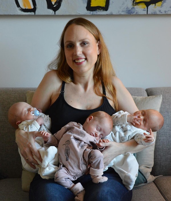 1. Знакомьтесь! Это Мария и ее новорожденные тройняшки Айбен, Агнес и Филип! Малышам всего 1 месяц от роду.