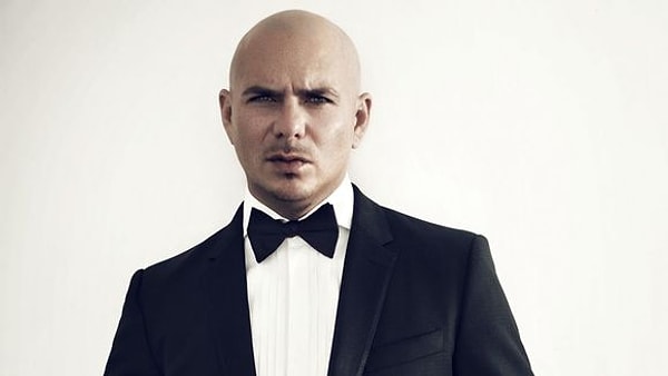 2. Этот кубинско-американский исполнитель записал «Timber» с Кешей и «International Love» с Крисом Брауном. Кто он?