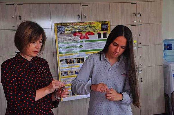 3. Lise öğrencisi Ayşenaz Uzun, sütleğen bitkisinden yola çıkarak hazırladığı "Kumaşların bazı mekanik özelliklerinin doğal maddeler kullanılarak geliştirilmesi" adlı projesiyle, Uluslararası Bilim Proje Olimpiyatları'nda mühendislik alanında ikinci oldu.