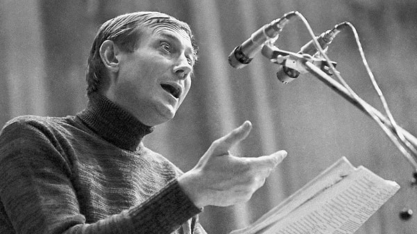 4. Строительству одной из ГЭС Евгений Евтушенко посвятил свою поэму. Как называлась ГЭС?