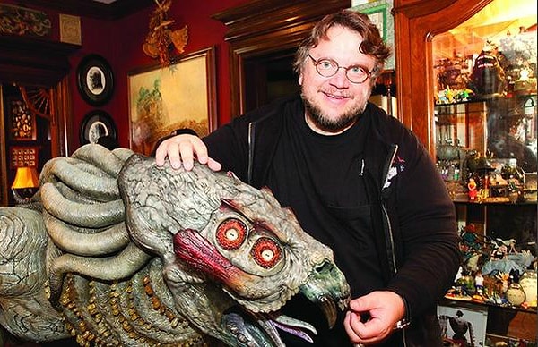 6. Этот мексиканский режиссер поставил такие фильмы как "Лабиринт фавна" и "Хеллбой". Кто он?