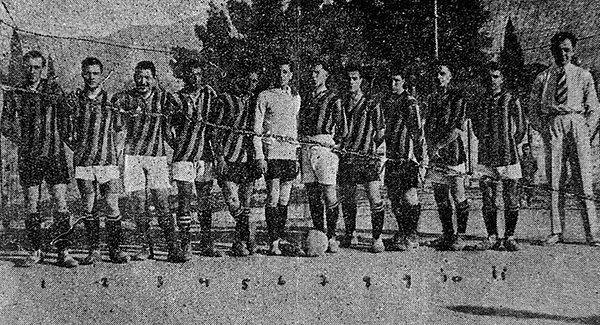 Oyuncuların bir kısmı Fransa'da kalsa da Yunanistan'a göç edenler 1924 yılında "Athlitiki Enosis Konstantinoupoleos yani AEK" takımını kurarlar. Türkçesi ise İstanbul Spor Birliği'dir. Takımın rengi ise Pera Kulübü'nün rengi olan sarı siyah olur.