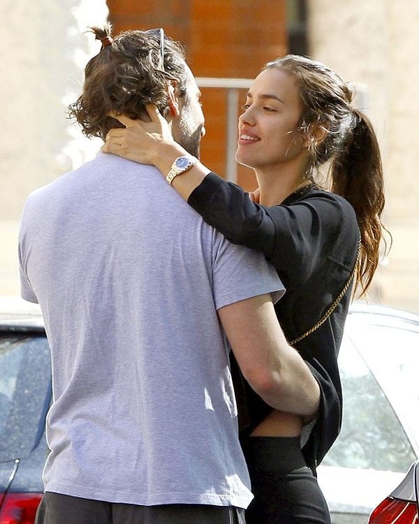 5. Но вы только, пожалуйста, не думайте, что Брэдли исполняет в душе композиции Николая Баскова или Ольги Бузовой.