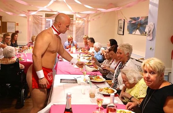 Этим пожилым женщинам несказанно повезло.