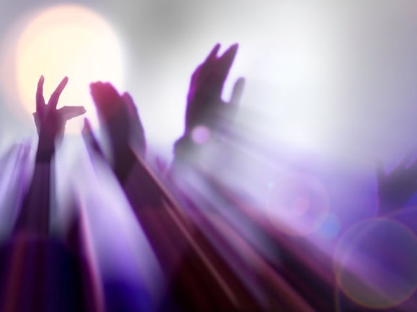 8. Чем заняты люди на этой фотографии?