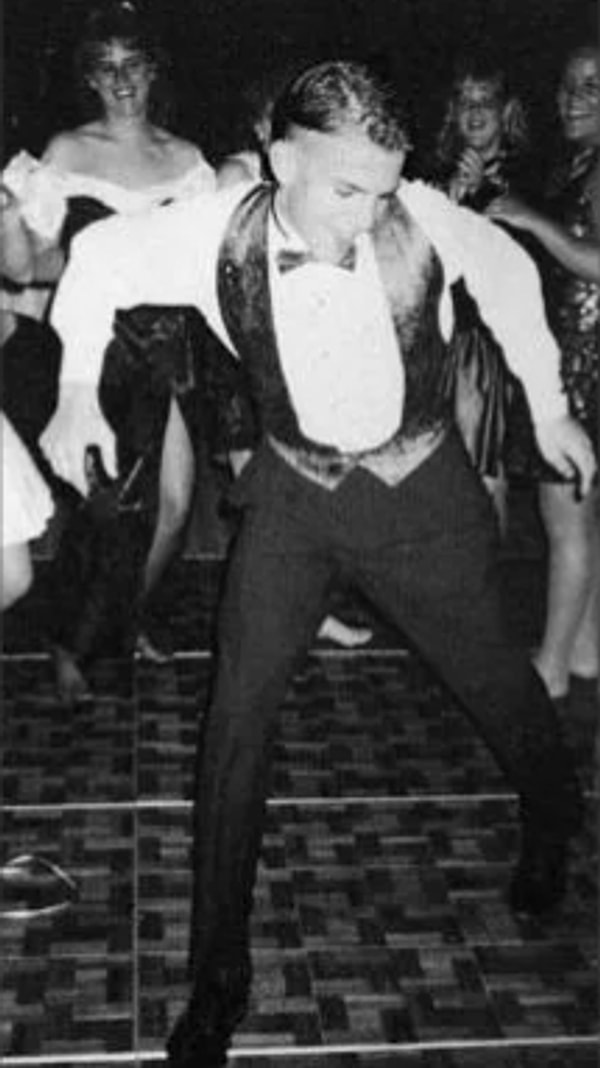 2. Эштон Кутчер