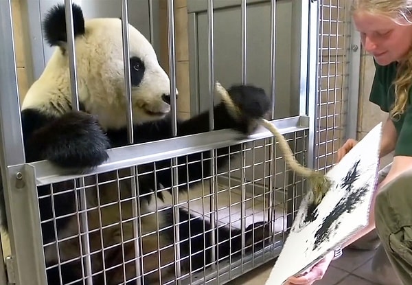 2. Ее работы можно приобрести в интернете за 490 евро