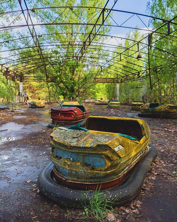 Çernobil'in etkisini yerinde görüp, hayalet şehir Pripyat'ı da gezmiş.