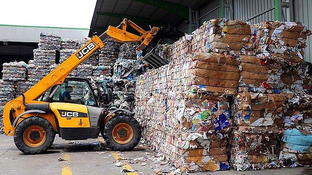 Değerlendirilebilir Atık Malzemeler Sanayicileri Derneği'nin (TÜDAM) başkanı Vedat Kılıç, Türkiye'ye ithal edilen plastik atıklardaki artışın bir yandan plastik sanayi için imkan oluşturduğunu söylüyor.