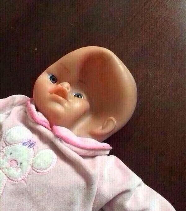 12. Когда лежа пользуешься телефоном и роняешь его прямо на лицо!