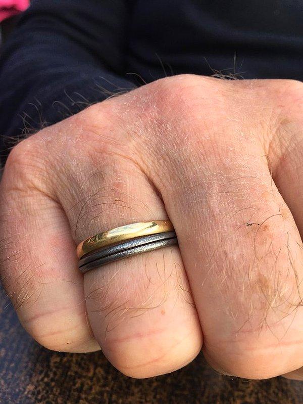 16. "Babama 5 yaşındayken anahtarlık çengelinden yaptığım yüzüğü vermiştim. Şu an 22 yaşındayım ve babamın bu çengeli bir gün bile çıkardığını görmedim.