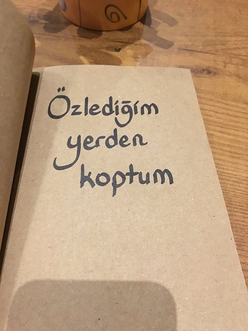 Yeni Nesil Türk Edebiyatı'na Eleştirel Mizahıyla Ders Veren 'Ben Edebiyat Değilim' Hesabından 17 İbretlik Paylaşım