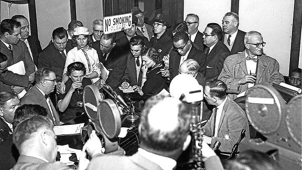 Одной из версий был побег Барбары и Патриции из дома с целью знакомства с живым Элвисом Пресли.