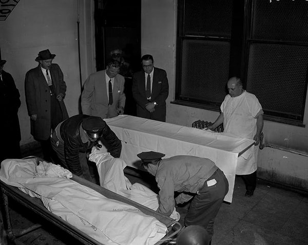 Вскрытие показало, что сестры были убиты в тот самый день, когда они отправились в кинотеатр. В их желудке была обнаружена пища, съеденная ими в тот день.