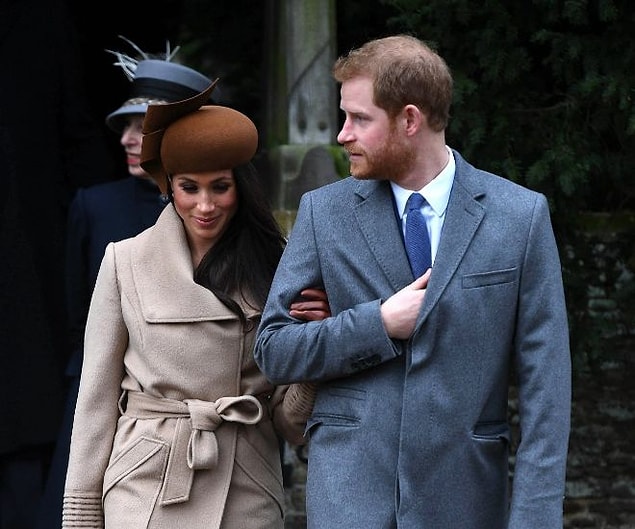 As Duke and Duchess of Sussex started their first royal joint tour to Australia, Kensington Palace announced that the royal couple is expecting a baby.