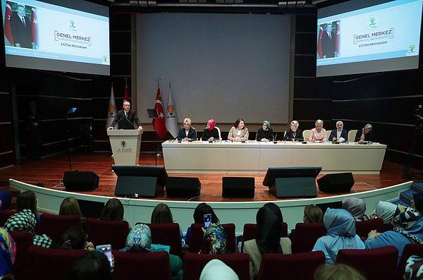 Erdoğan, "AK Parti'nin 8 kadın belediye başkanı bulunuyor. Bunu yeterli görmüyoruz. Arzumuz, nüfusa göre orantılı bir tabloyu yansıtmasıdır" dedi.