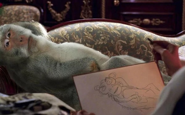 ...в обезьянку, которая хочет, чтобы ее нарисовали как Розу из "Титаника"