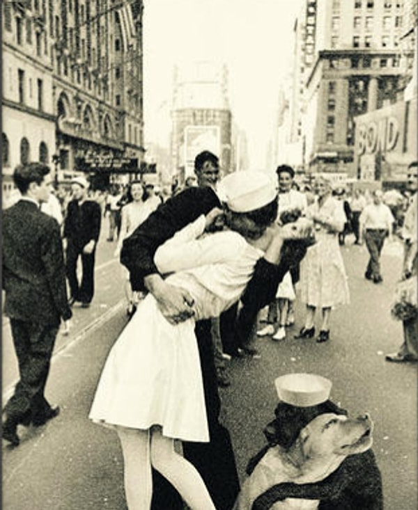 ...в культовый момент на Таймс-Сквер