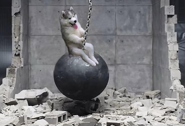 ...в главного героя клипа Майли Сайрус на песню "Wrecking Ball"