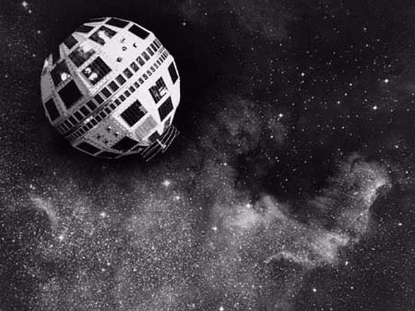 1. Futbol topu dendiğinde hepimizin aklına gelen görüntü olan siyah beşgen ve beyaz altıgenlerden oluşan tasarım, 1962 yılında NASA’nın yörüngeye oturttuğu Telstar ieltişim uydusunun benzeri olarak tasarlandı.