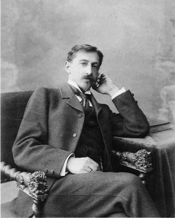 9. "Если человек не потерял способности ждать счастья — он счастлив. Это и есть счастье"