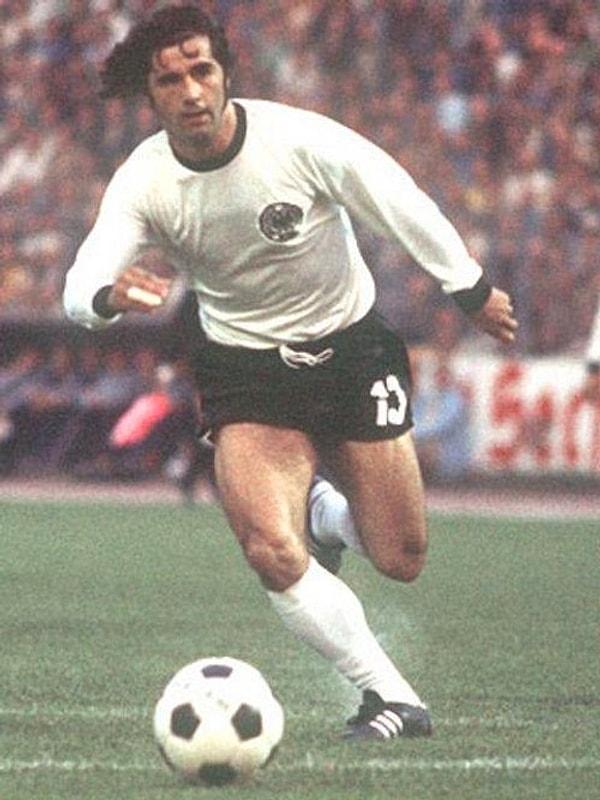 19. 1986'da Finlandiya'nın efsane futbolcusu Pentti, bir maçta kendi kalesine 5 gol attı.