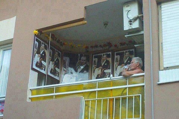 2. İzmir'de sıradan bir balkon. :)