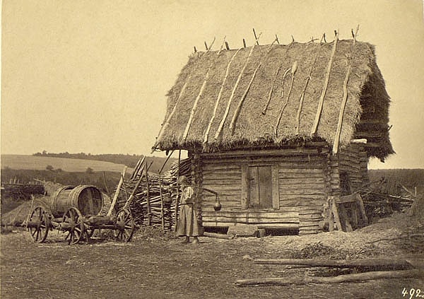 13. У двери каждой русской избы была "нищая лавка", на которую могли садиться нищие или непрошенные гости.