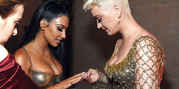 Özellikle Kim Kardashian'ın televizyon şovunda artık "varoş" bulduğunu söylediği maniküre geri dönmesi french manikürü yeniden gündeme getirdi.