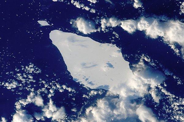 Benzerleri vardı aslında, Pobeda Buz Adası bunun ünlü örneklerinden.