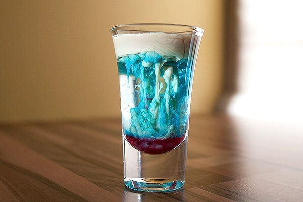 Водолей — коктейль "Кровоизлияние в Мозг Пришельца"