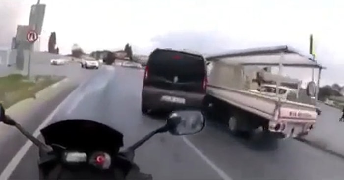 Kaostan Beslenen Motorcu: 'Abi Kavga Etsenize Kameraya Çekeyim'